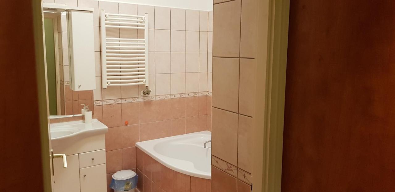 Alice Vendeghaz Bed & Breakfast Kalocsa Ngoại thất bức ảnh