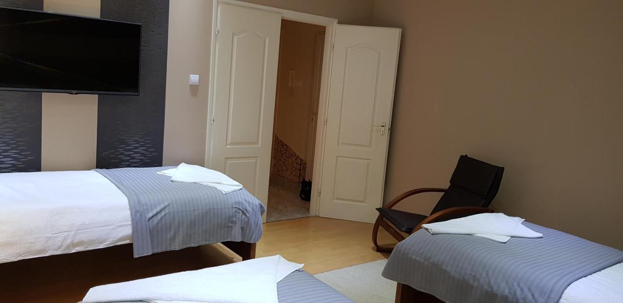 Alice Vendeghaz Bed & Breakfast Kalocsa Ngoại thất bức ảnh