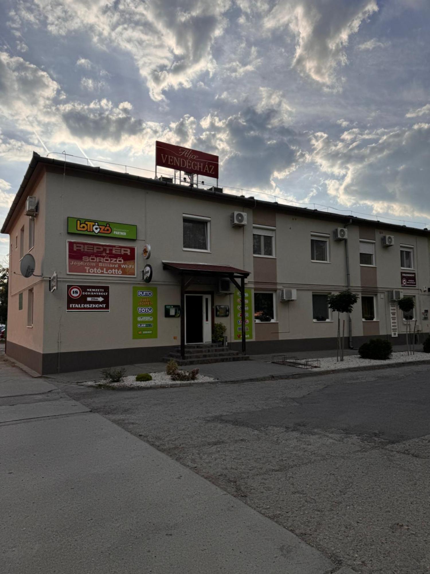 Alice Vendeghaz Bed & Breakfast Kalocsa Ngoại thất bức ảnh